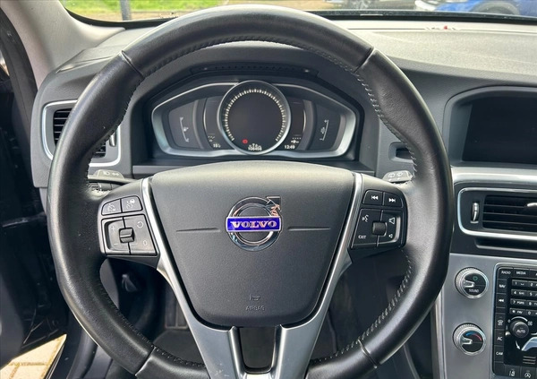 Volvo V60 cena 84900 przebieg: 106453, rok produkcji 2018 z Wieliczka małe 191